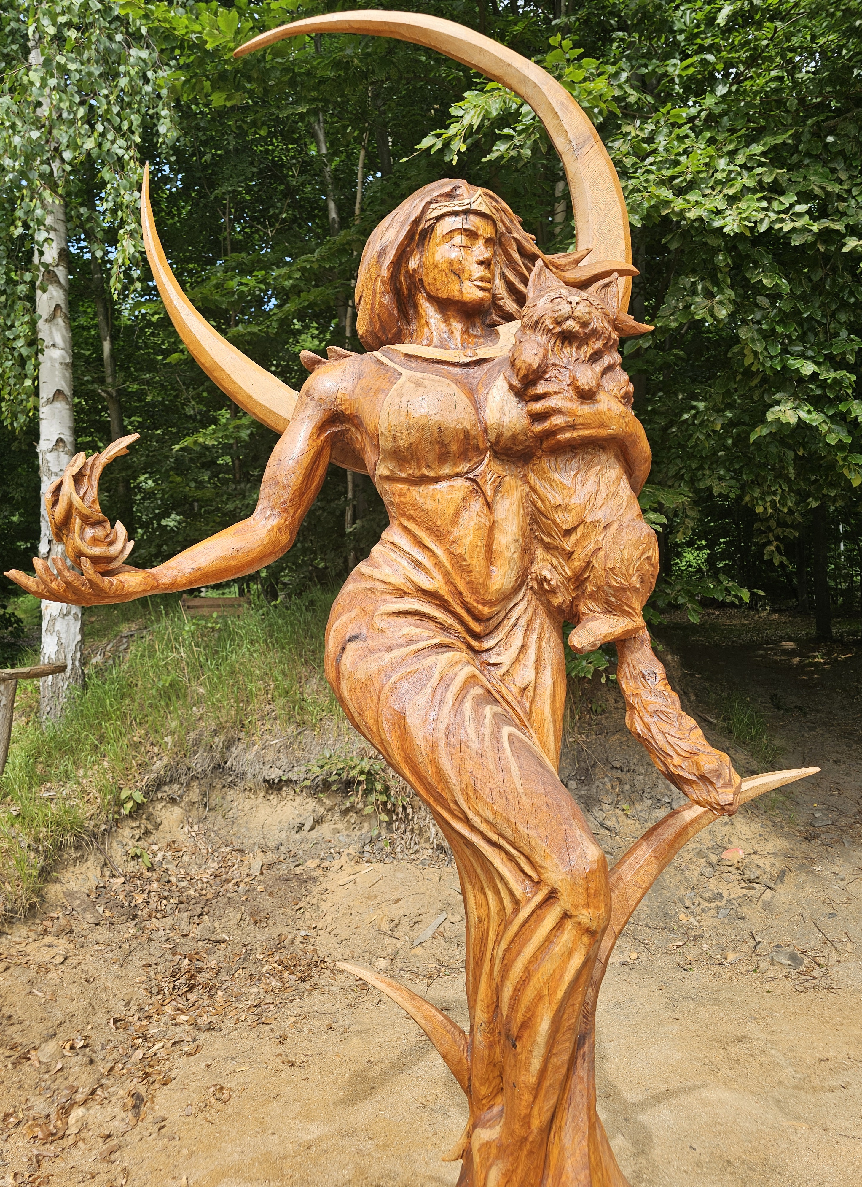 Gesägte Holzfigur